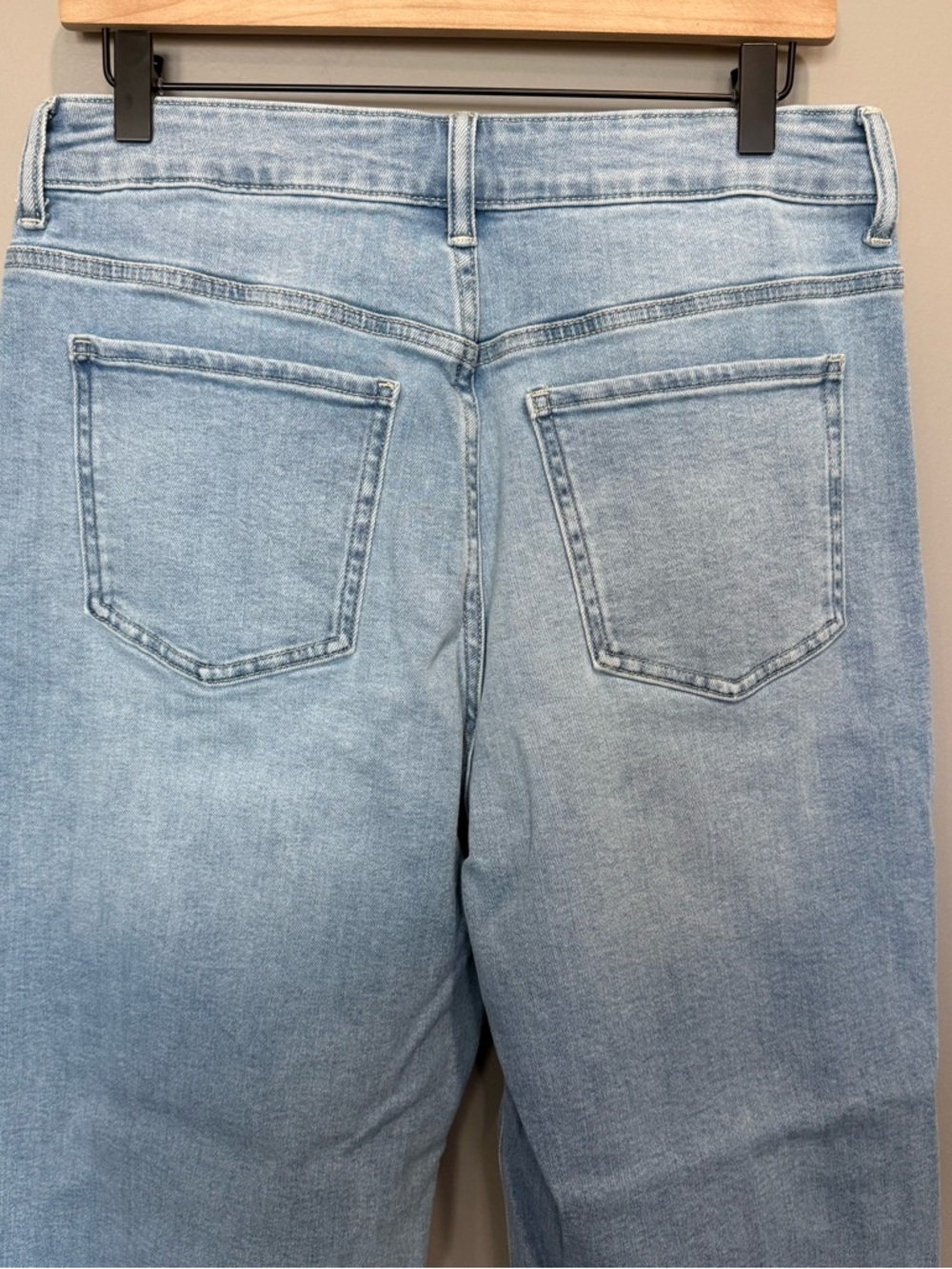 Quince Bella Stretch Light Wash Pocket Front Wide Leg Cropped Jeans - Picture 6 of 6